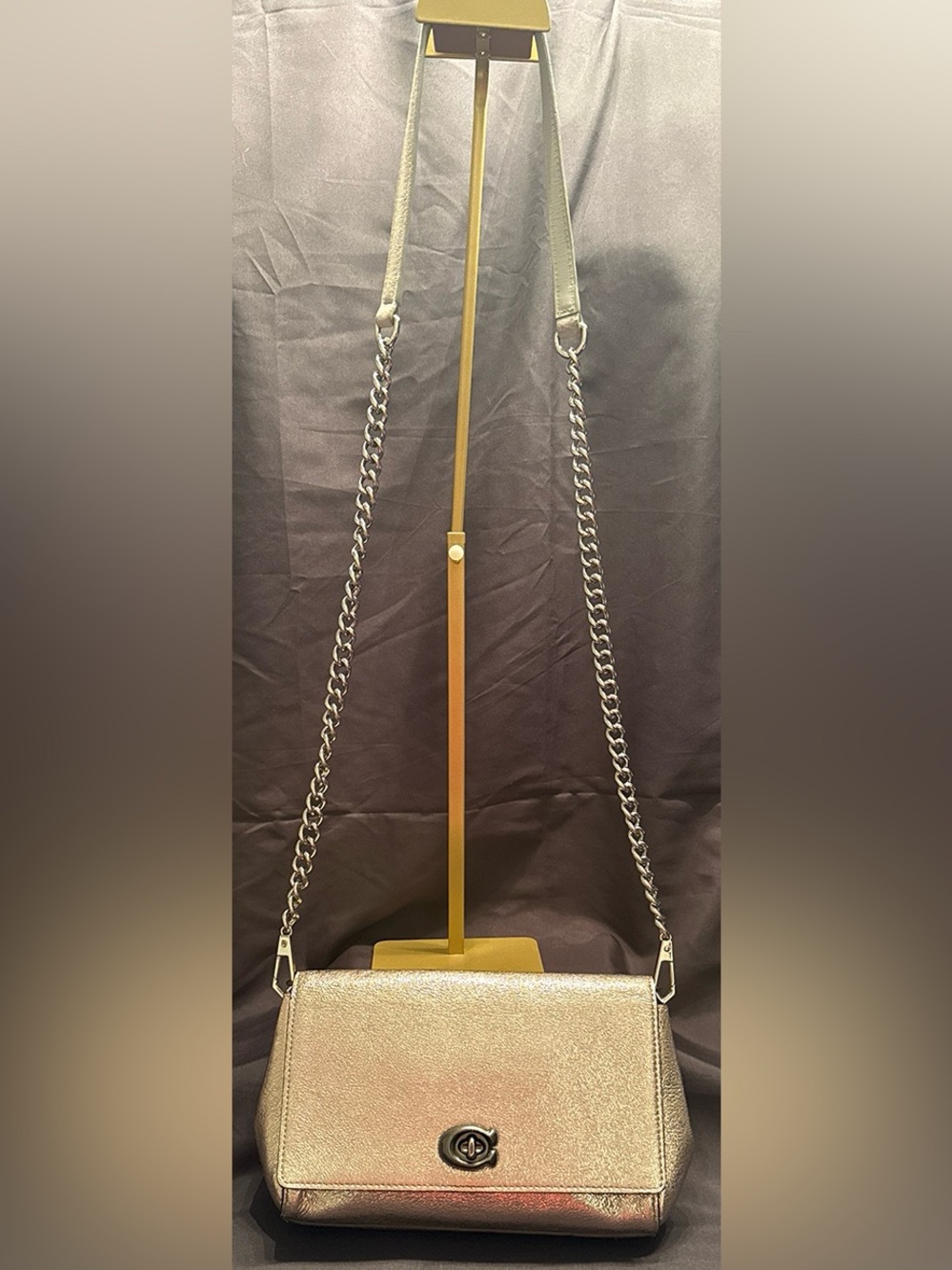 Coach 43023 Alexa Turnlock Clutch Crossbody Metallic Platinum Leather